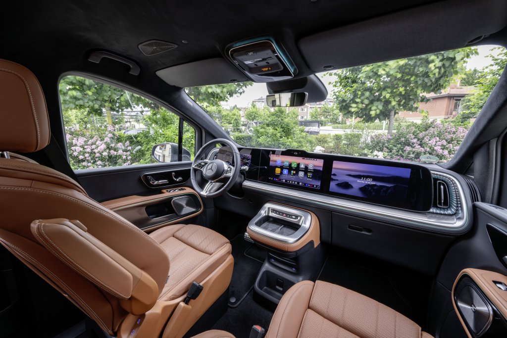 the-all-new-electric-mercedes-benz-vle-300-interior.jpg