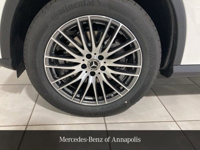 2025 Mercedes Benz GLC 300 4MATIC photo 2