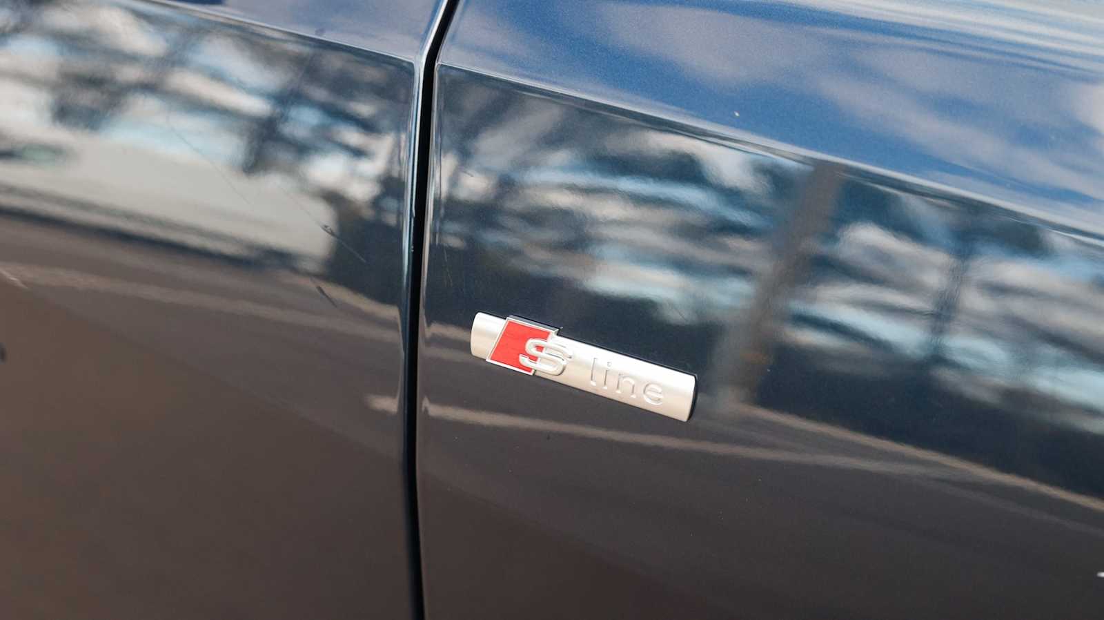 Thumbnail: 2023 Audi Q8 - 16