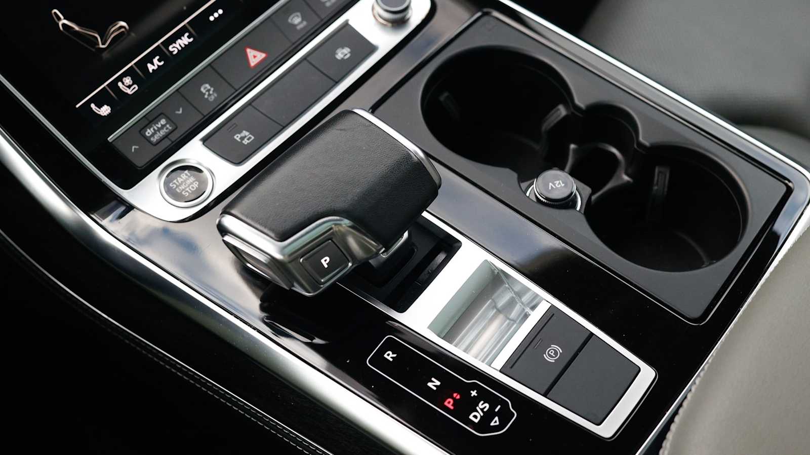 Thumbnail: 2023 Audi Q8 - 27