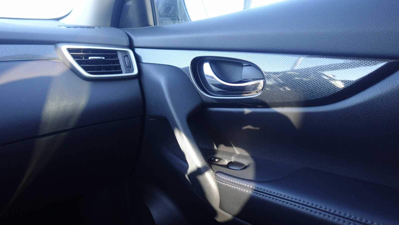 Thumbnail: 2016 Nissan Rogue - 18