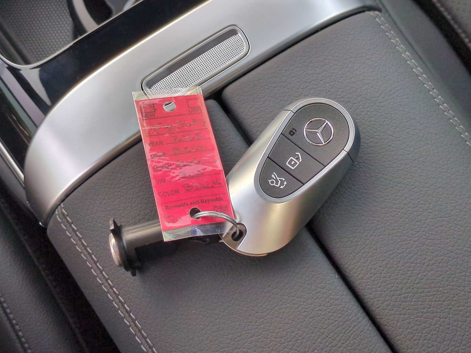 Thumbnail: 2025 Mercedes-Benz GLC - 37