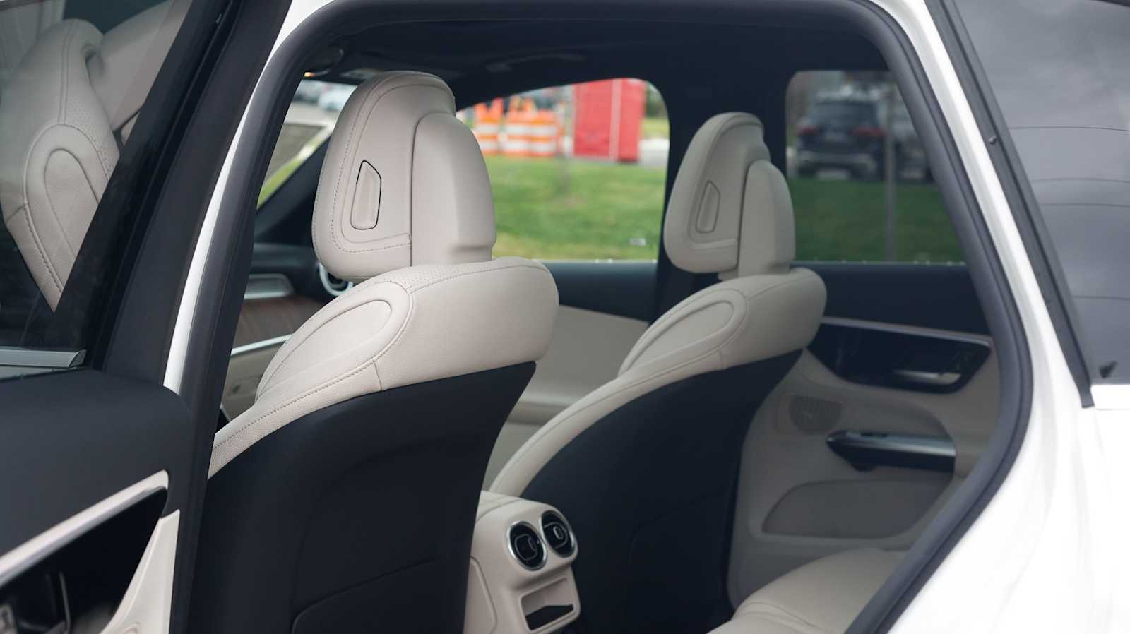 Thumbnail: 2026 Mercedes-Benz GLC - 17