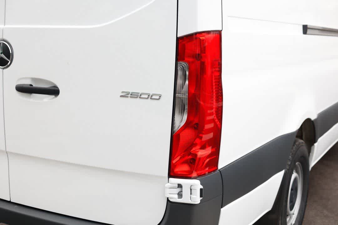 Thumbnail: 2025 Mercedes-Benz Sprinter - 25