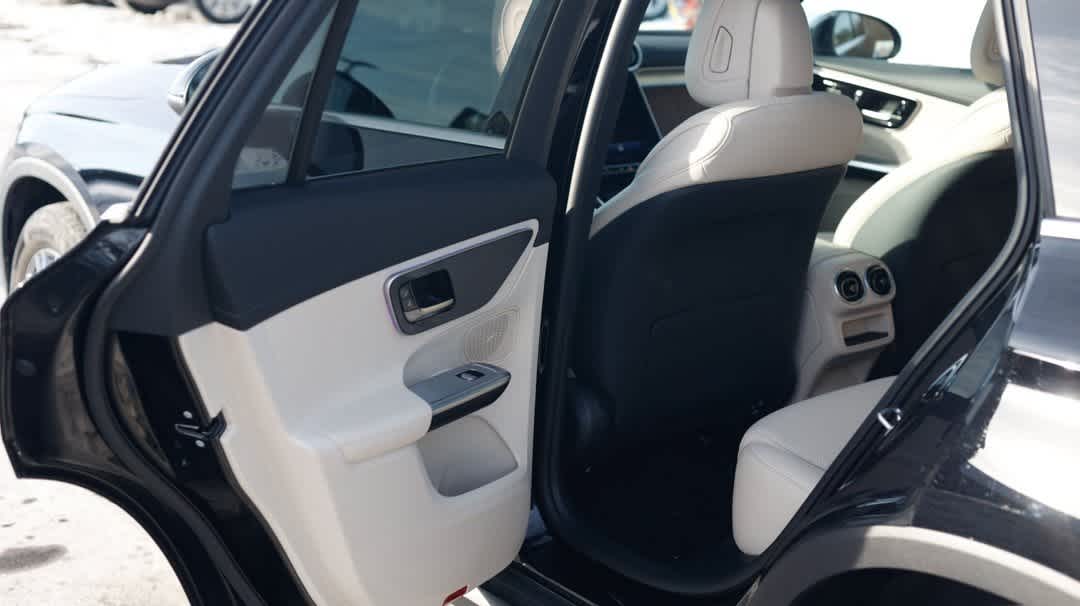 Thumbnail: 2024 Mercedes-Benz GLC - 33