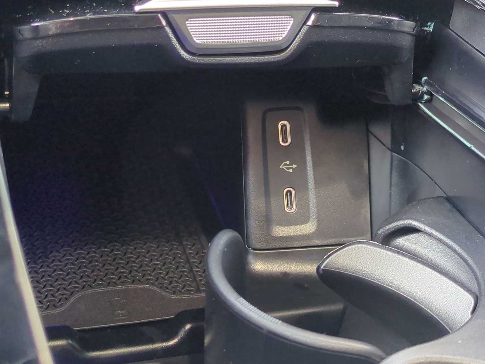 Thumbnail: 2025 Mercedes-Benz GLC - 34