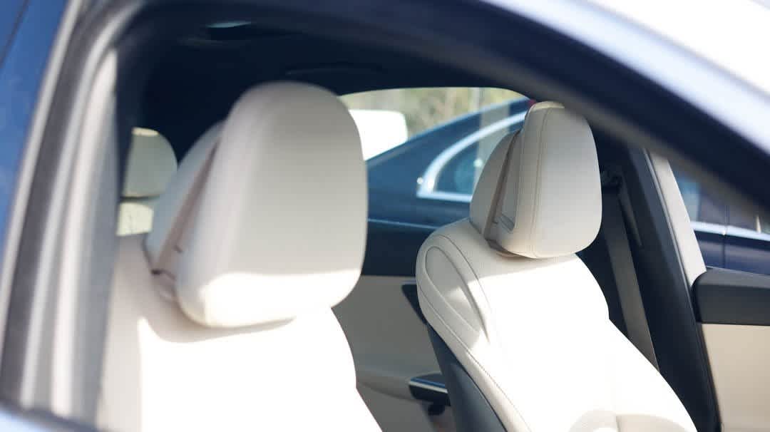 Thumbnail: 2025 Mercedes-Benz C-Class - 17