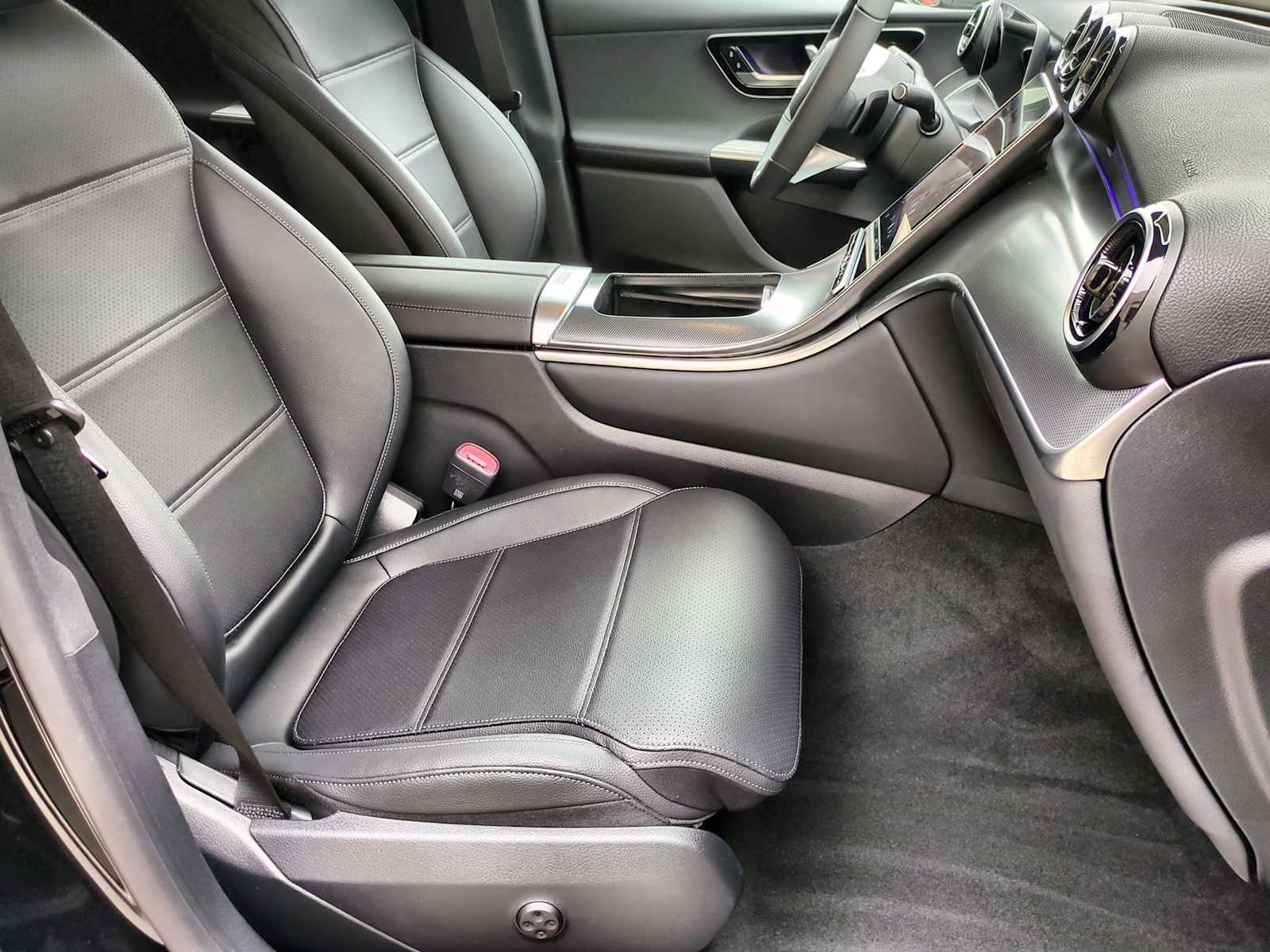 Thumbnail: 2025 Mercedes-Benz GLC - 22