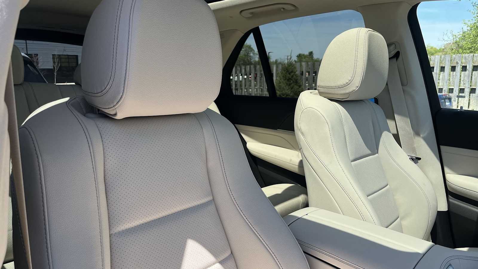 Thumbnail: 2026 Mercedes-Benz GLE - 38