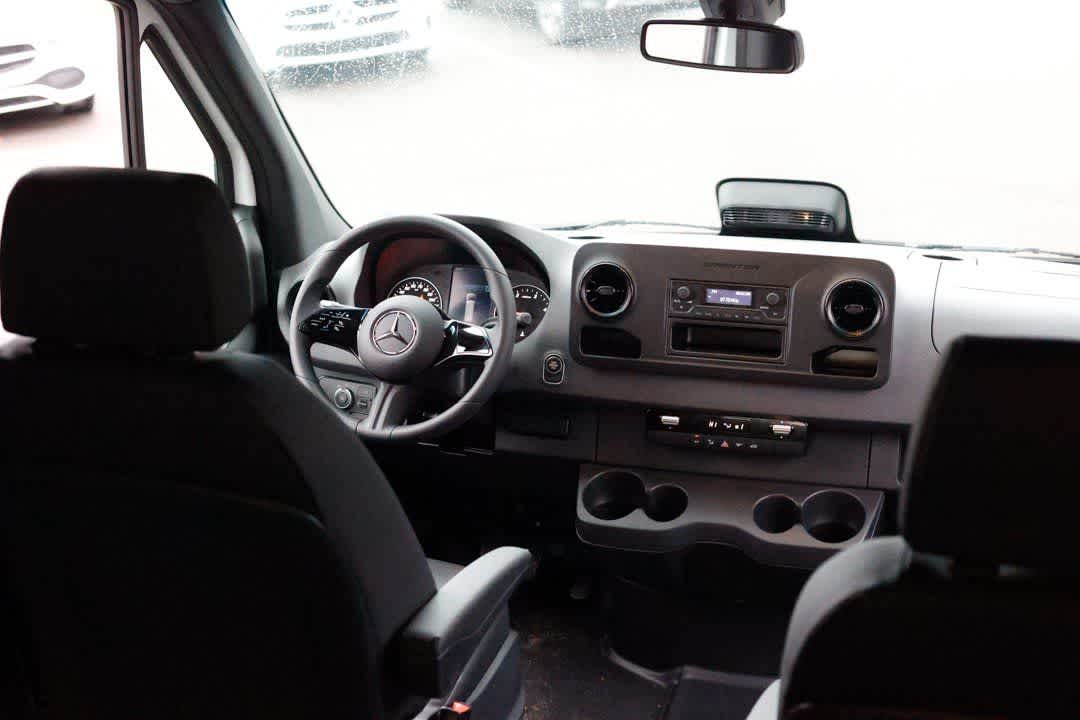 Thumbnail: 2025 Mercedes-Benz Sprinter - 13