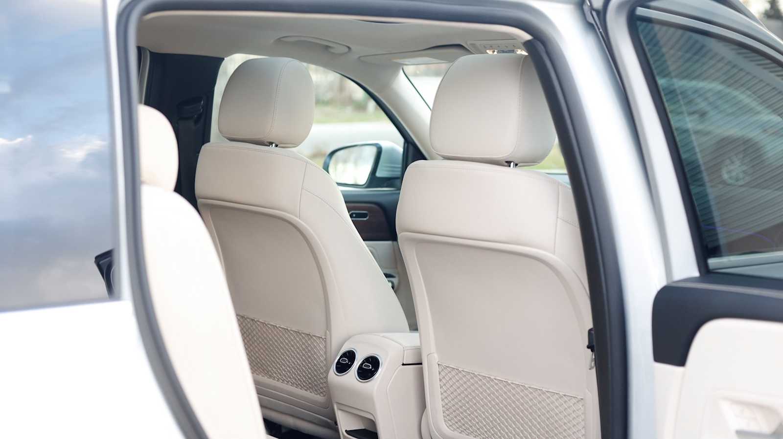 Thumbnail: 2023 Mercedes-Benz GLB - 28