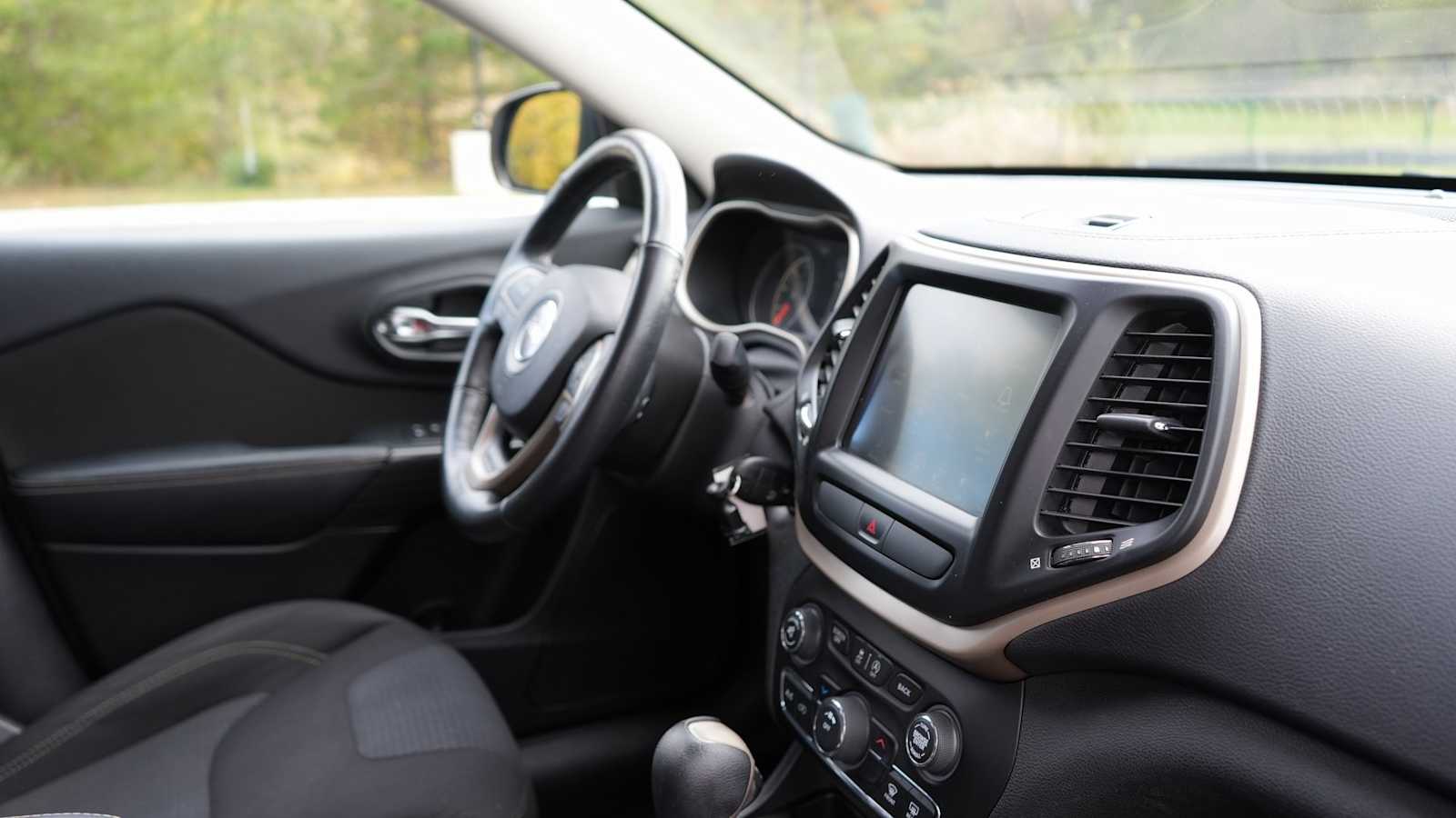 Thumbnail: 2016 Jeep Cherokee - 42