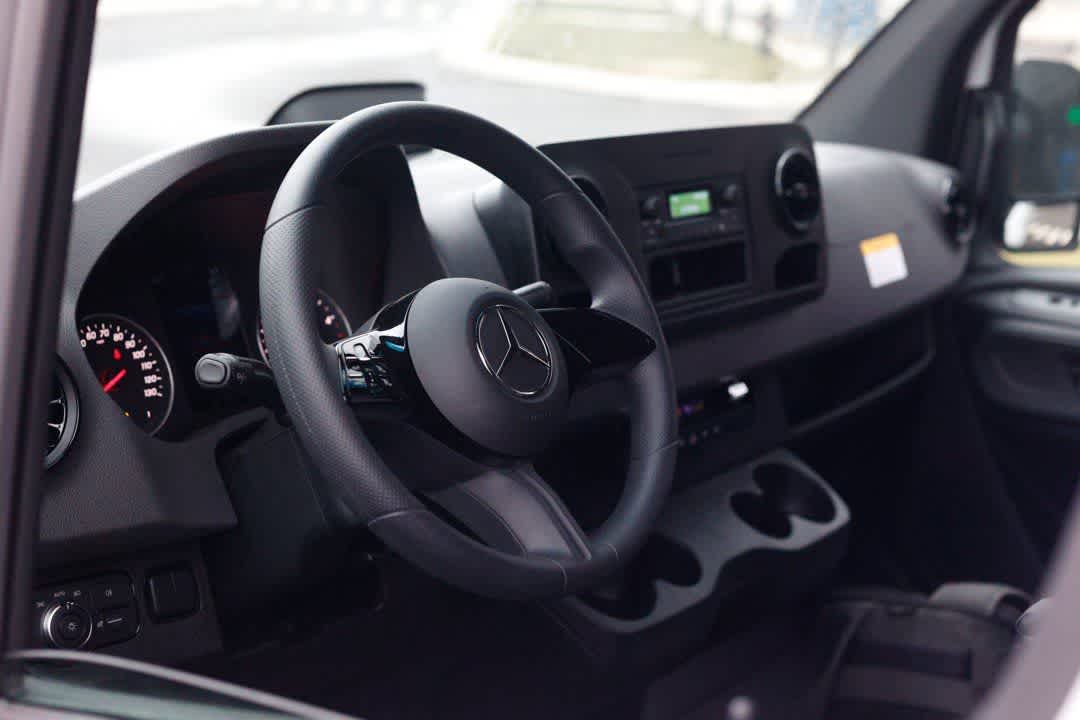 Thumbnail: 2025 Mercedes-Benz Sprinter - 14