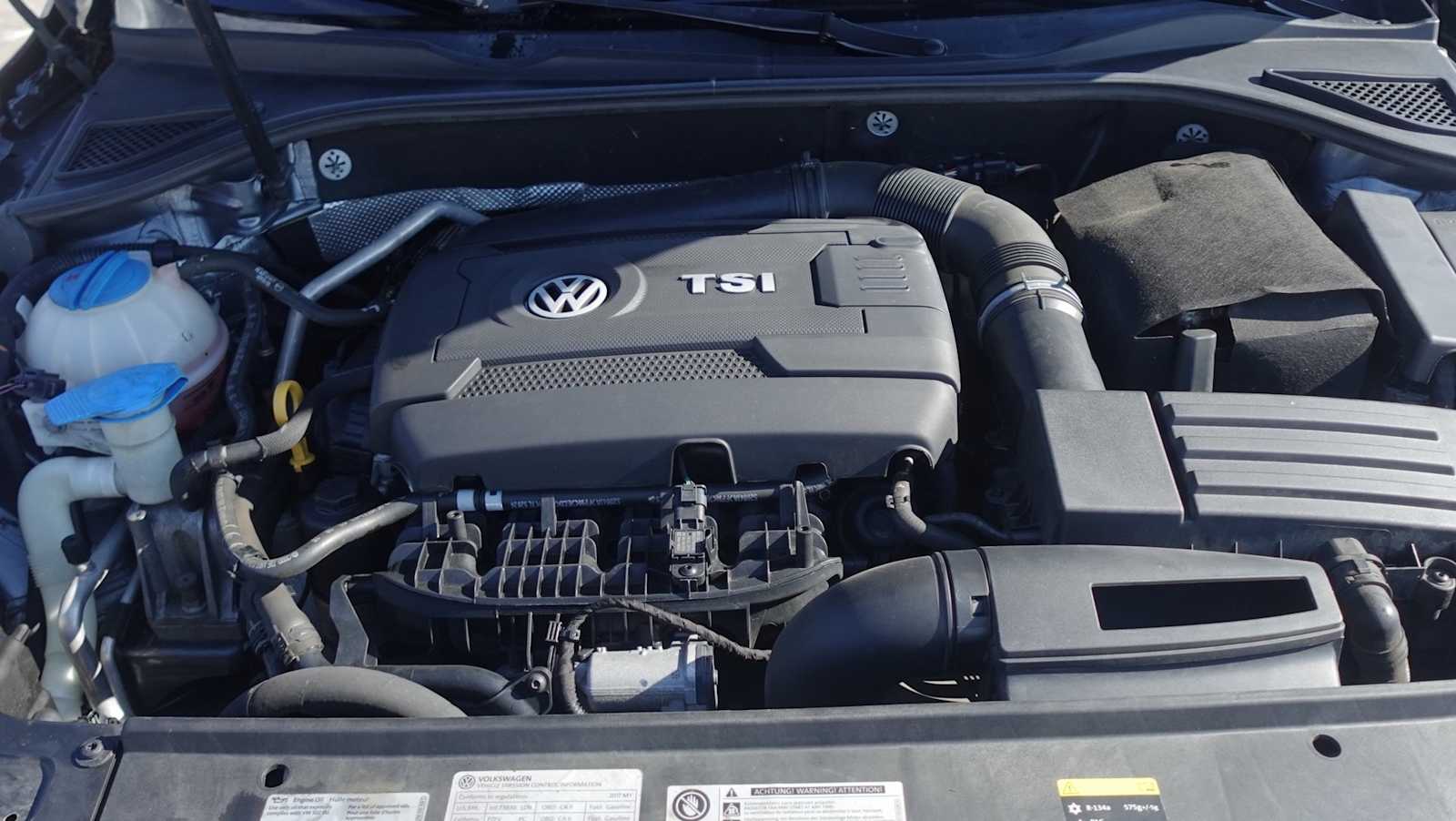 Thumbnail: 2017 Volkswagen Passat - 16