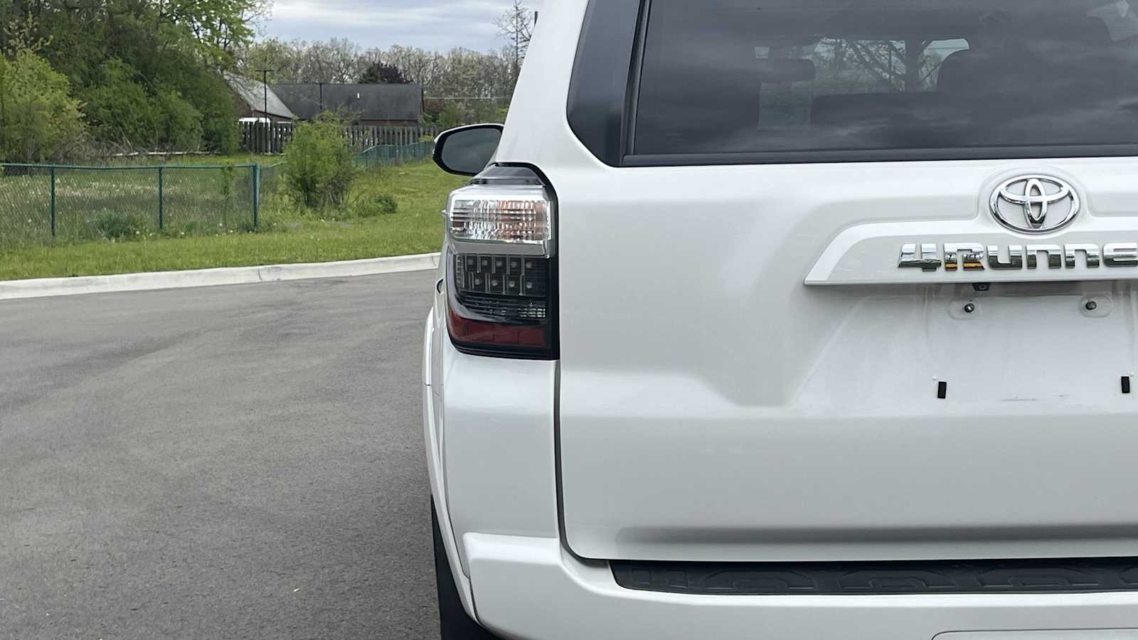 Thumbnail: 2015 Toyota 4Runner - 15