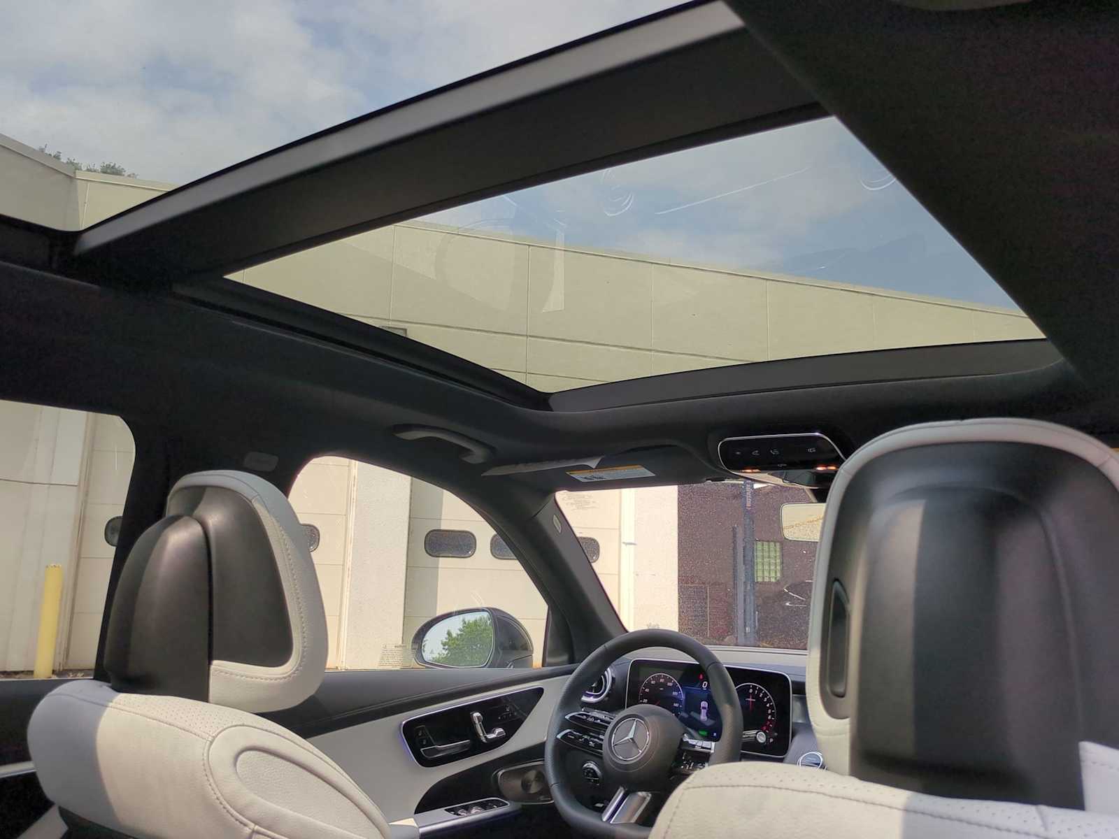 Thumbnail: 2025 Mercedes-Benz GLC - 23