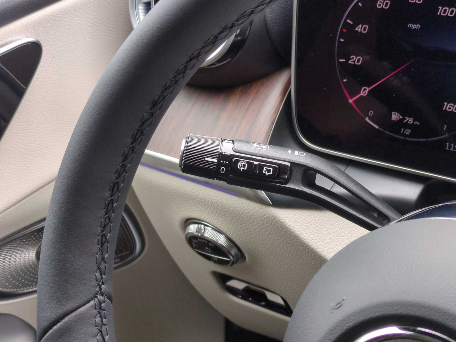 Thumbnail: 2025 Mercedes-Benz GLC - 28