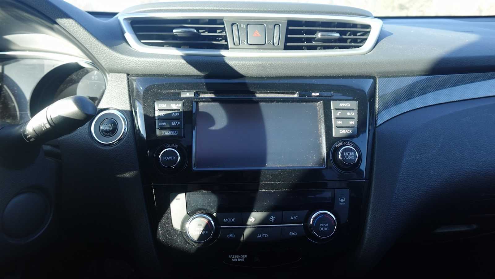 Thumbnail: 2016 Nissan Rogue - 15