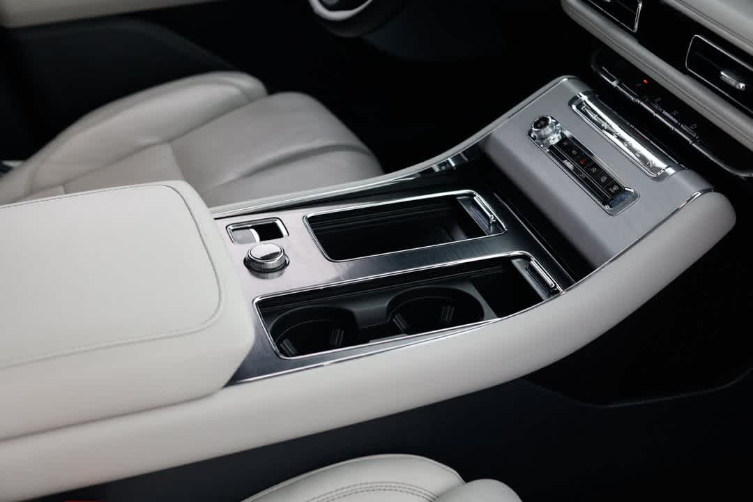 Thumbnail: 2025 Lincoln Aviator - 31