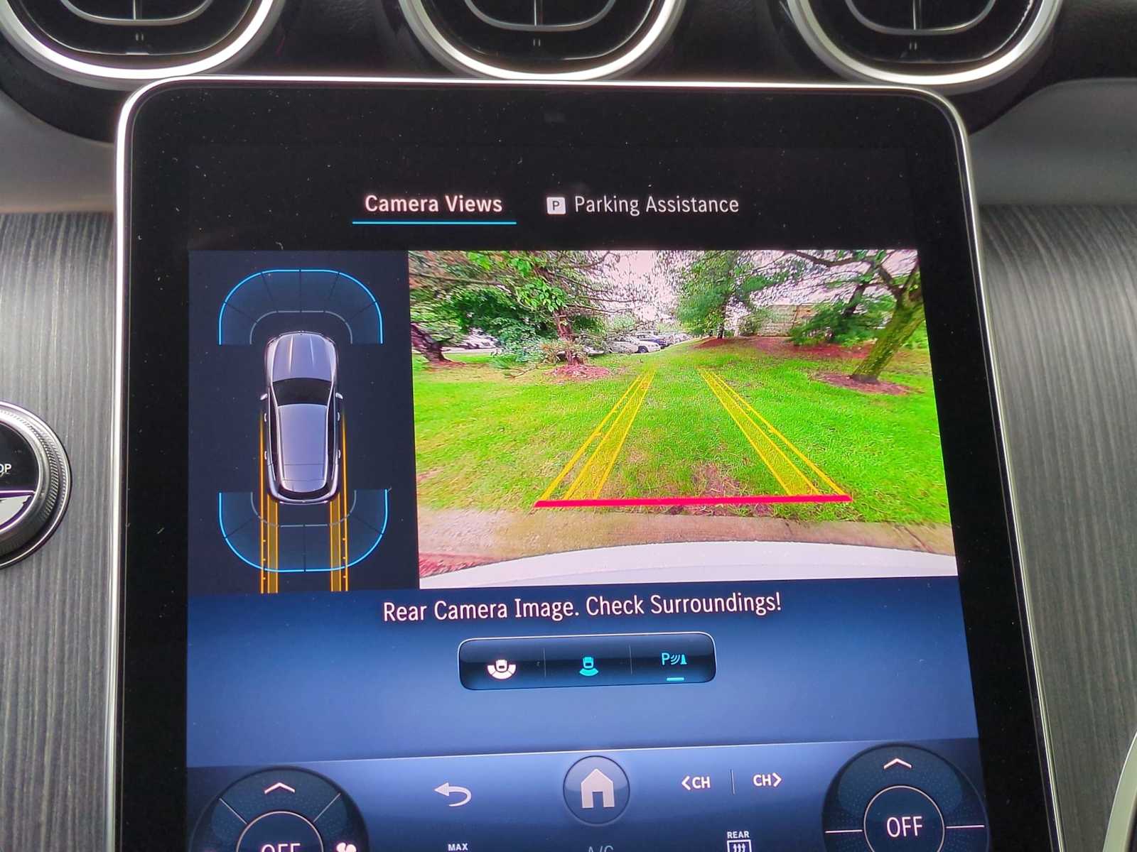 Thumbnail: 2025 Mercedes-Benz GLC - 32