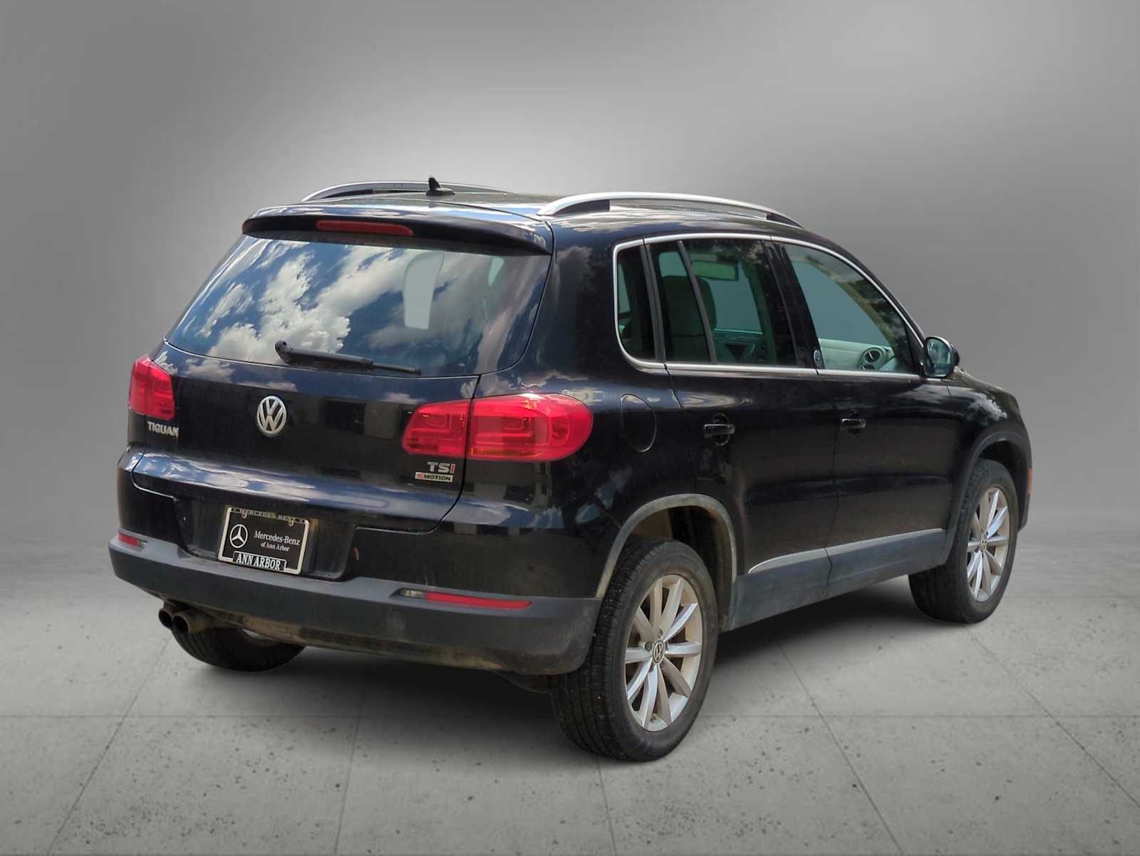 Thumbnail: 2017 Volkswagen Tiguan - 8