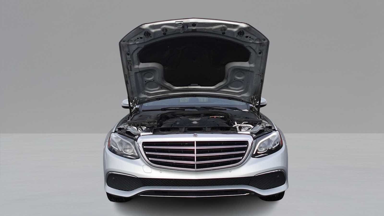 Thumbnail: 2017 Mercedes-Benz E-Class - 9