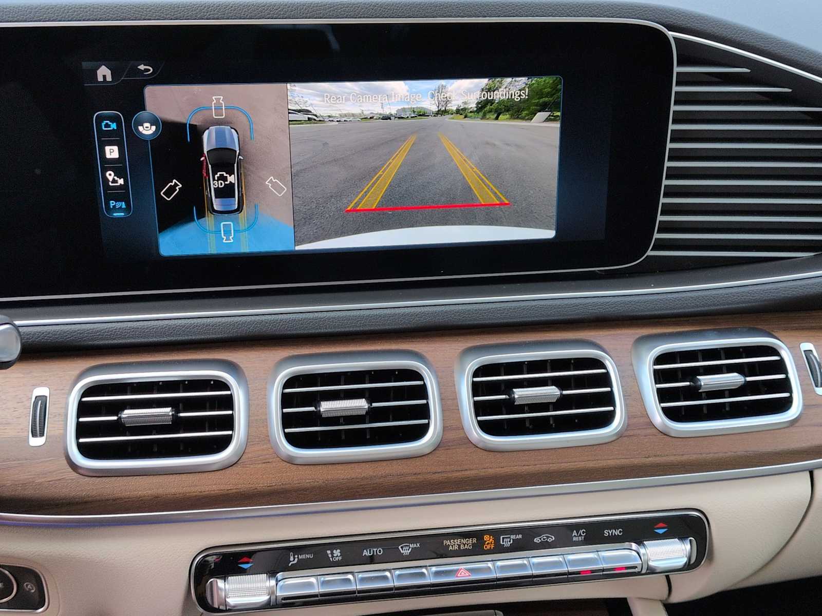 Thumbnail: 2026 Mercedes-Benz GLE - 31