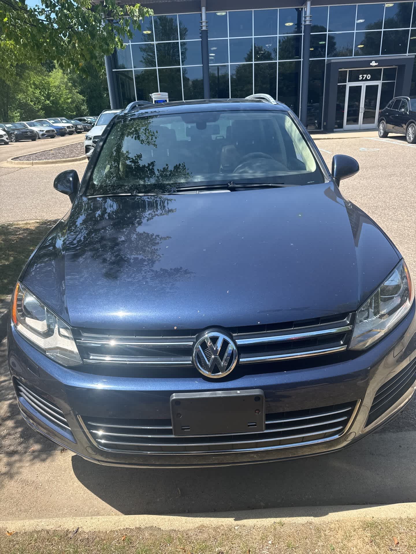 Thumbnail: 2014 Volkswagen Touareg - 1