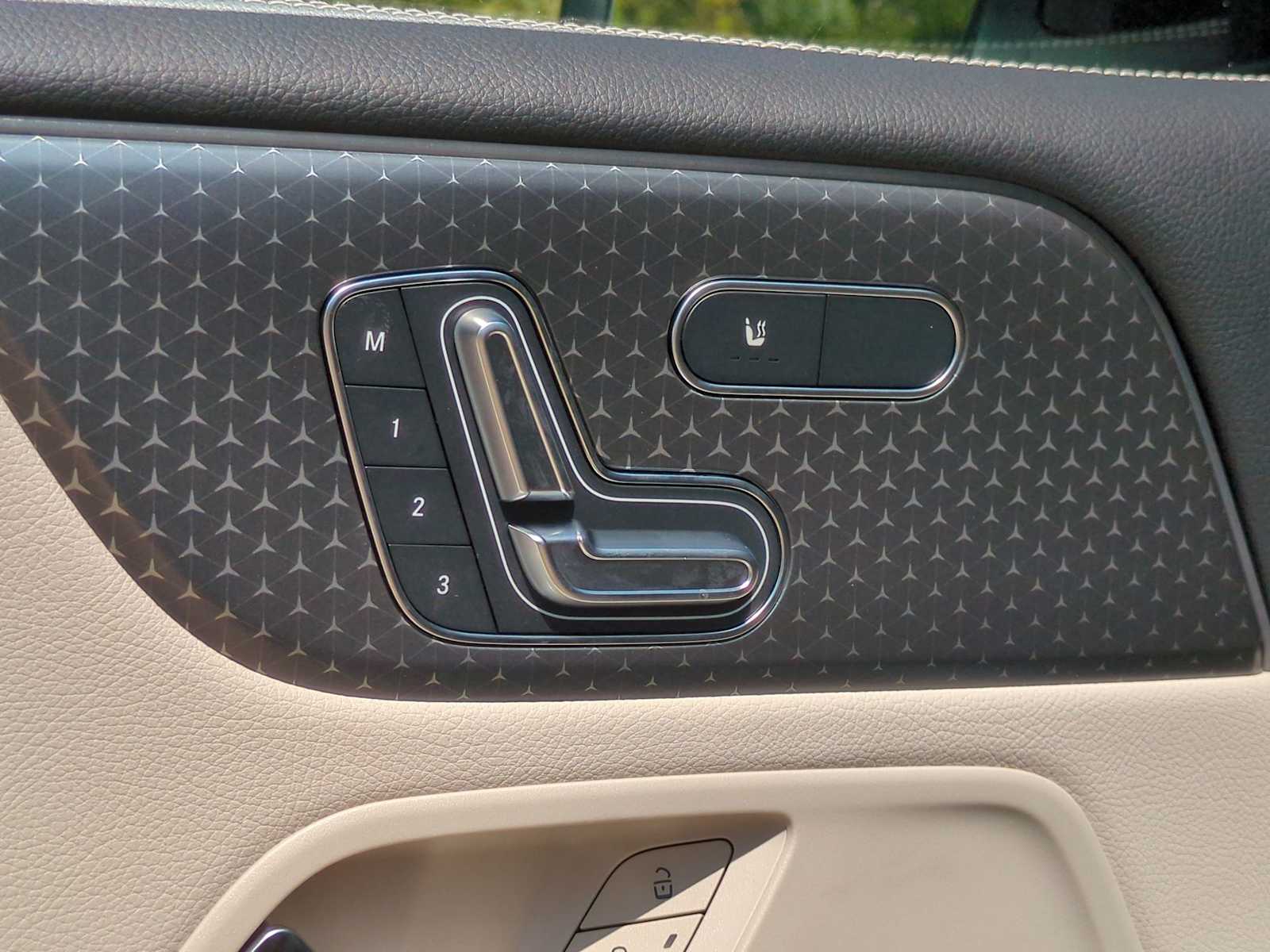 Thumbnail: 2025 Mercedes-Benz GLB - 18