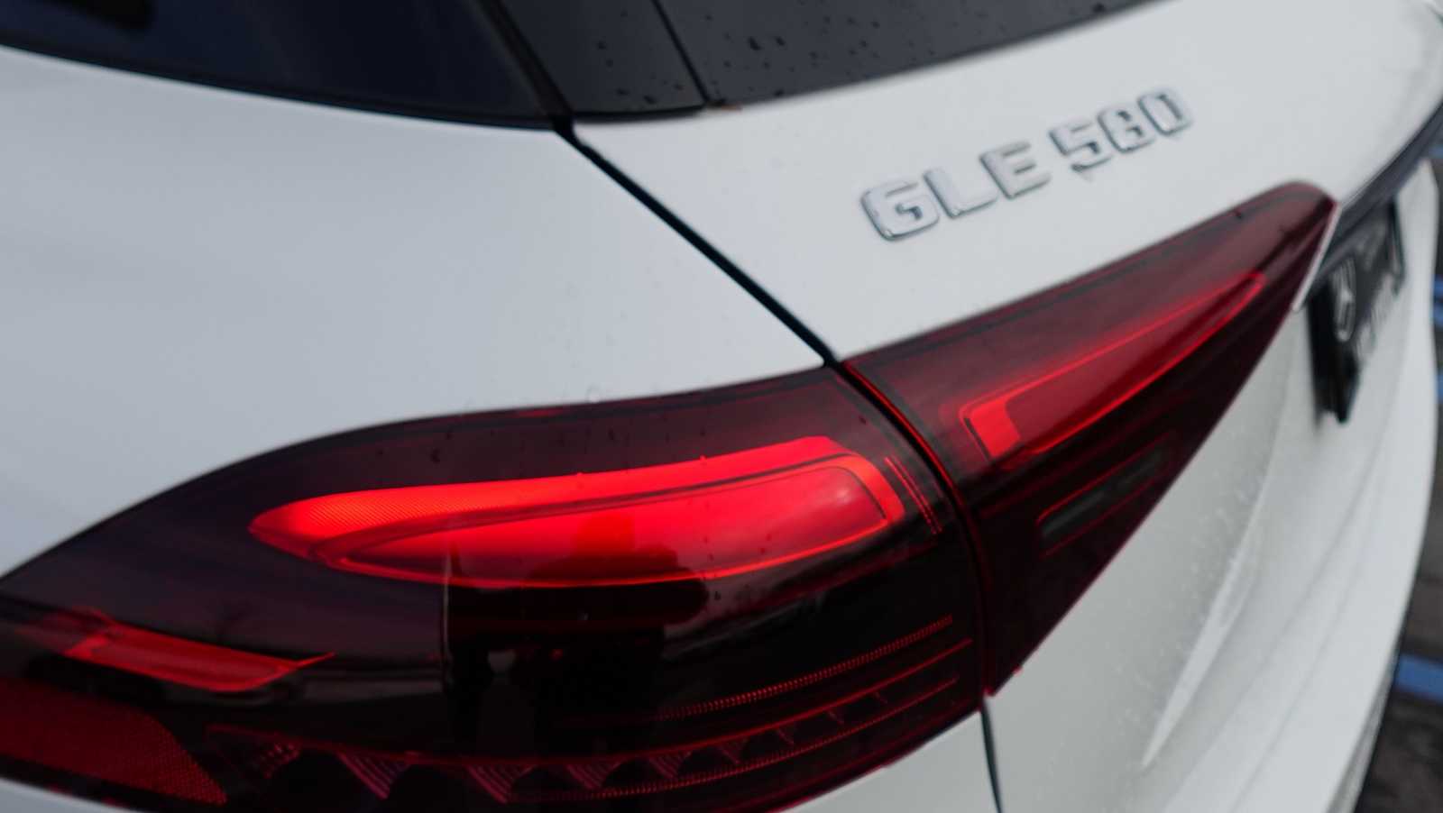 Thumbnail: 2026 Mercedes-Benz GLE - 26