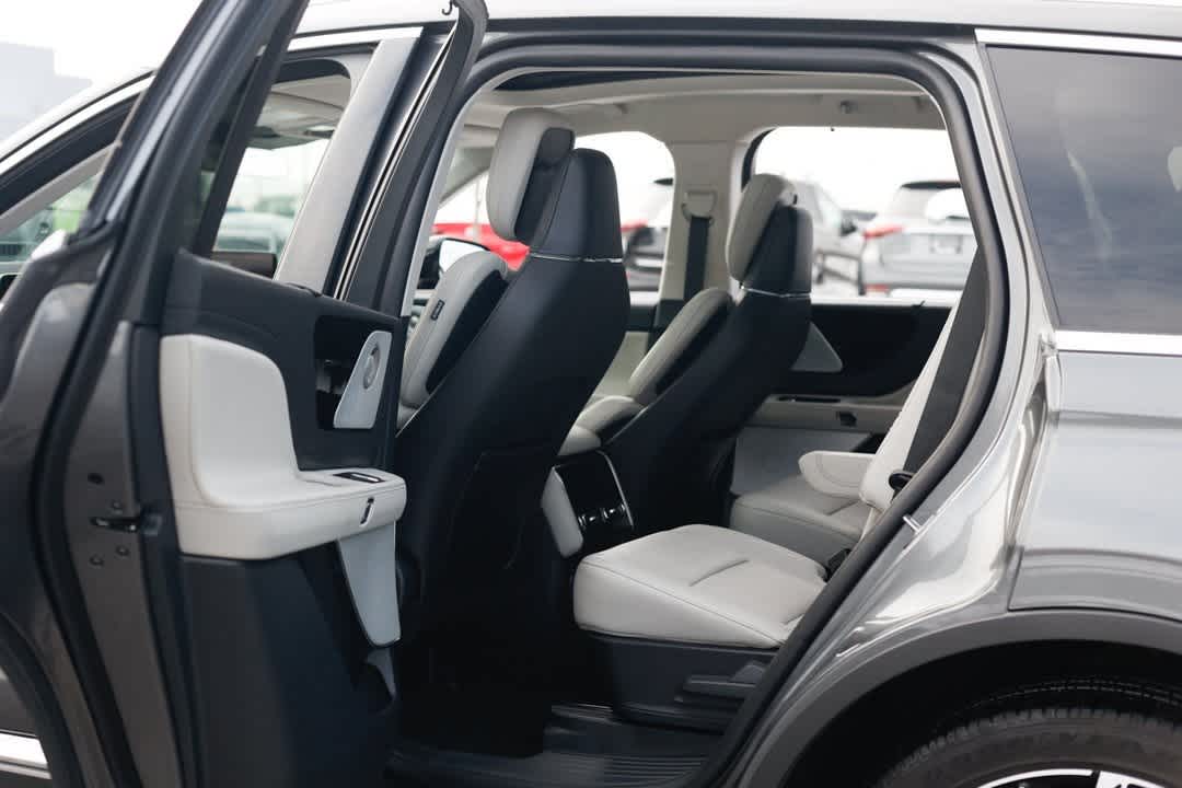 Thumbnail: 2025 Lincoln Aviator - 14