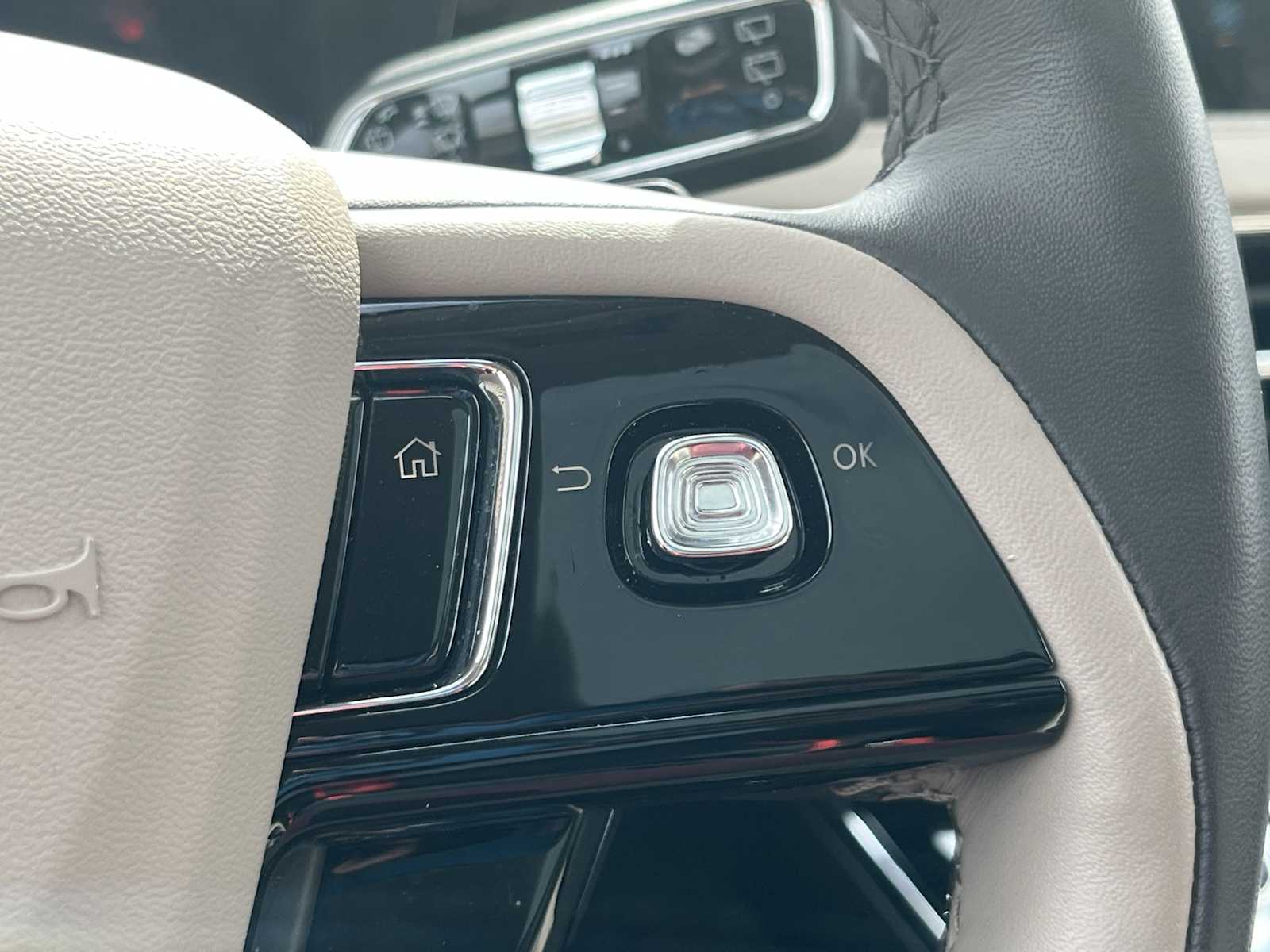 Thumbnail: 2024 Lincoln Corsair - 37