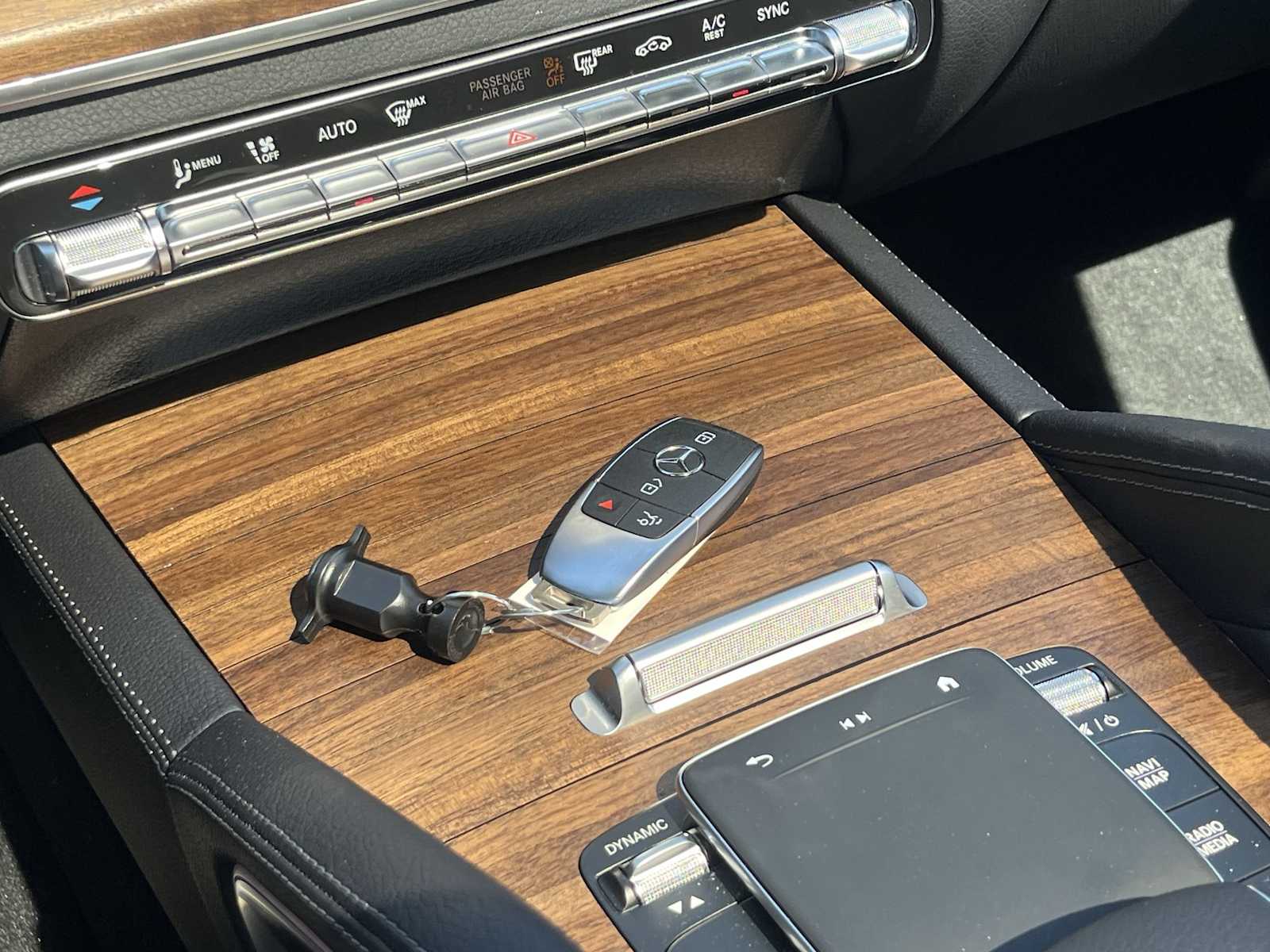 Thumbnail: 2026 Mercedes-Benz GLE - 51