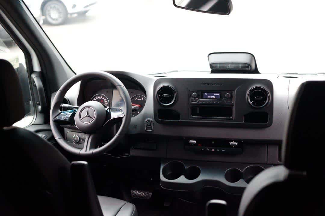 Thumbnail: 2025 Mercedes-Benz Sprinter - 12