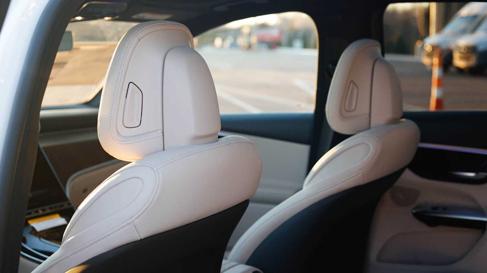 Thumbnail: 2026 Mercedes-Benz GLC - 32