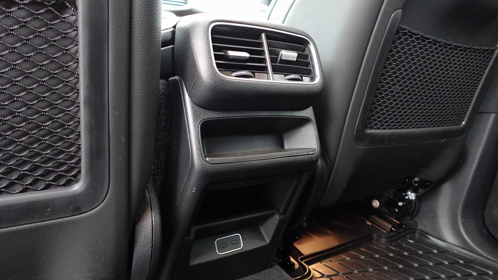 Thumbnail: 2026 Mercedes-Benz GLE - 38