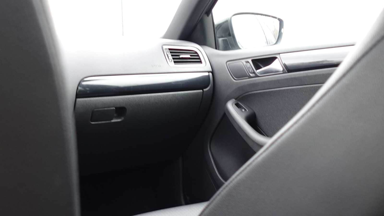 Thumbnail: 2018 Volkswagen Jetta - 42