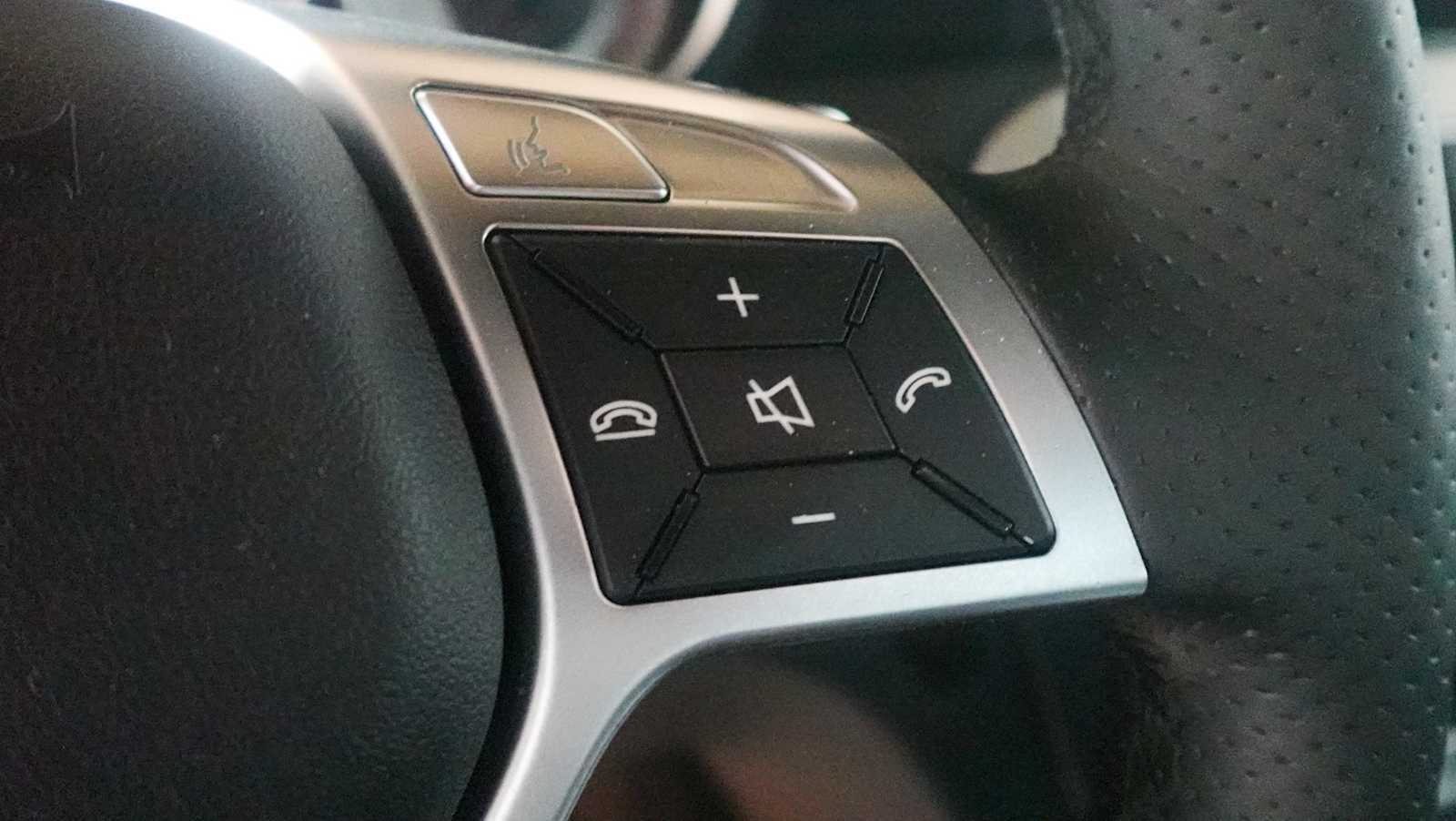 Thumbnail: 2015 Mercedes-Benz C-Class - 23