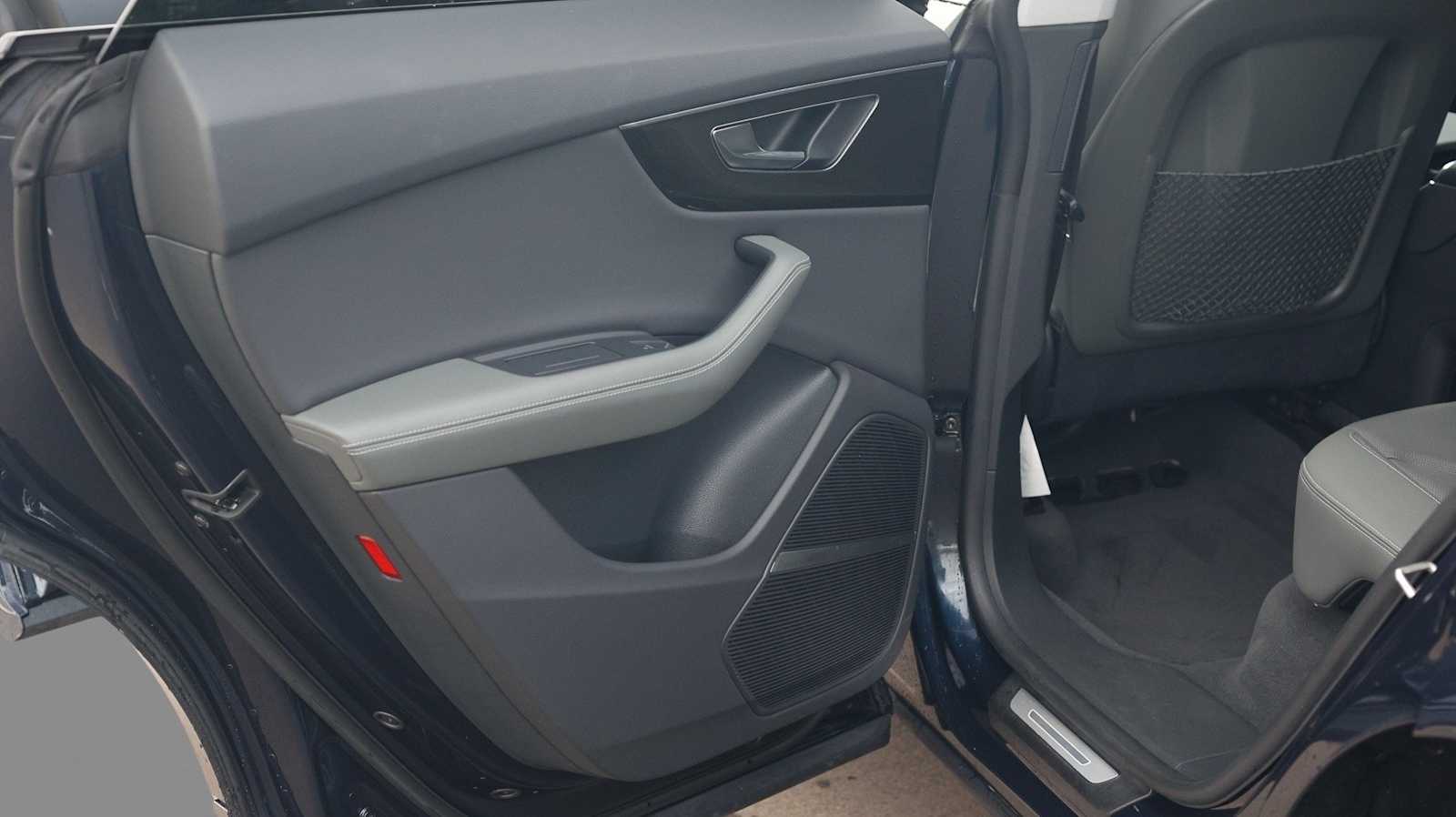 Thumbnail: 2023 Audi Q8 - 13