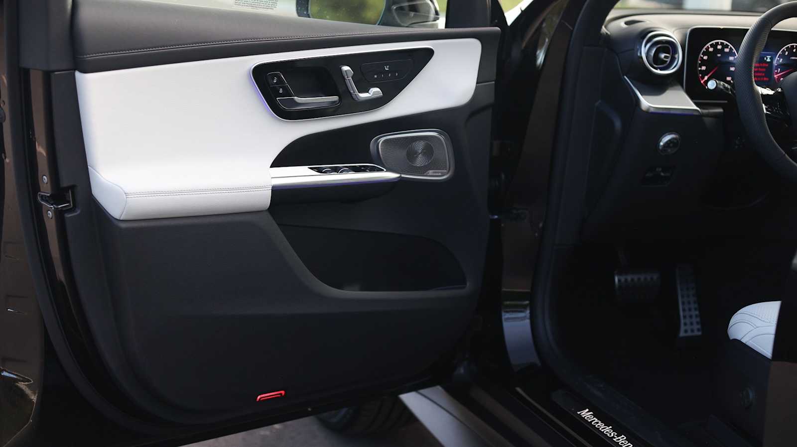 Thumbnail: 2026 Mercedes-Benz GLC - 32