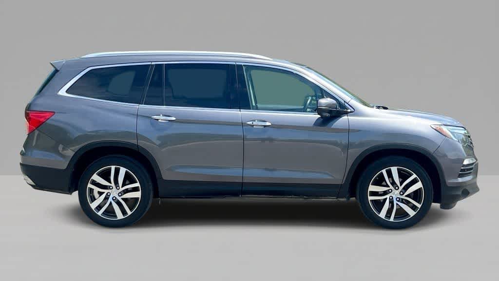 Thumbnail: 2017 Honda Pilot - 9