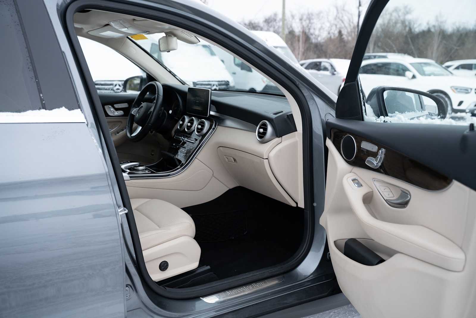 Thumbnail: 2016 Mercedes-Benz GLC - 18