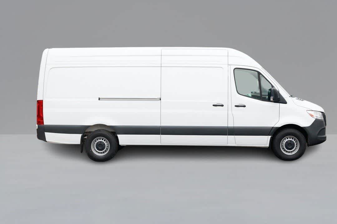 Thumbnail: 2025 Mercedes-Benz Sprinter - 4