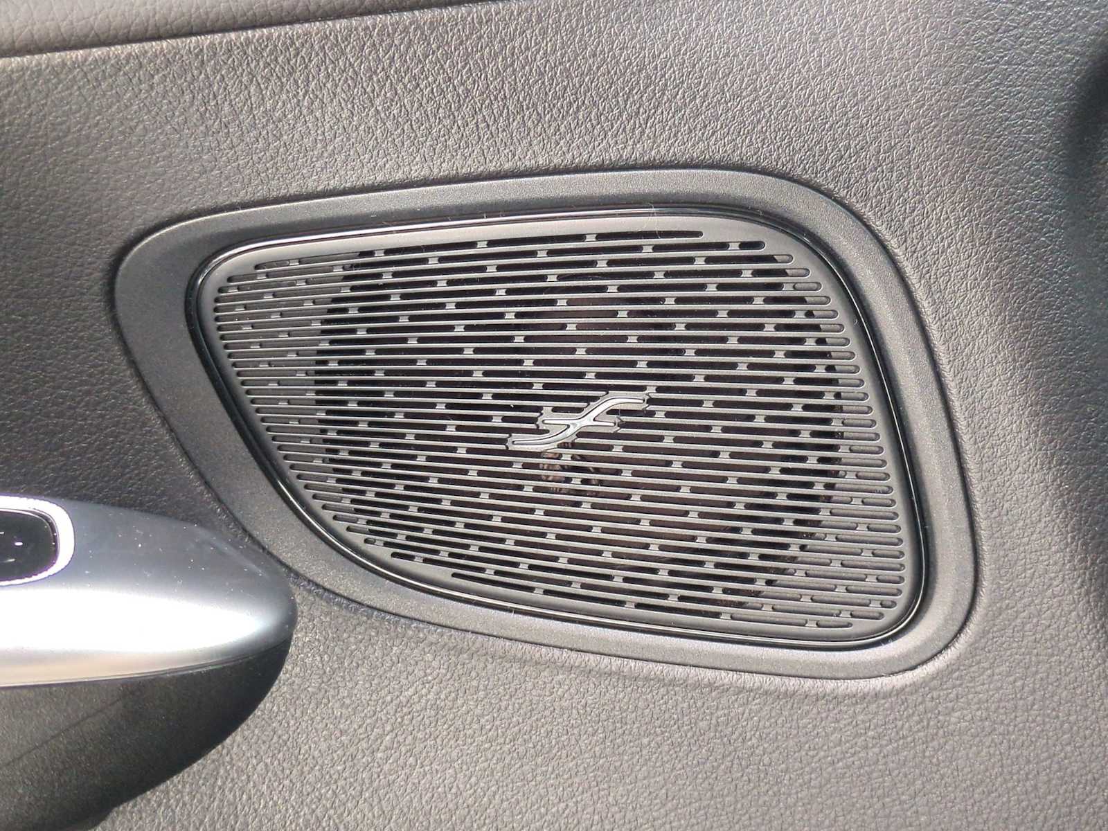 Thumbnail: 2025 Mercedes-Benz GLC - 31