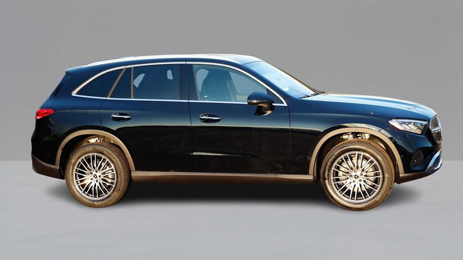 2026 Mercedes Benz GLC 300 4MATIC photo 2