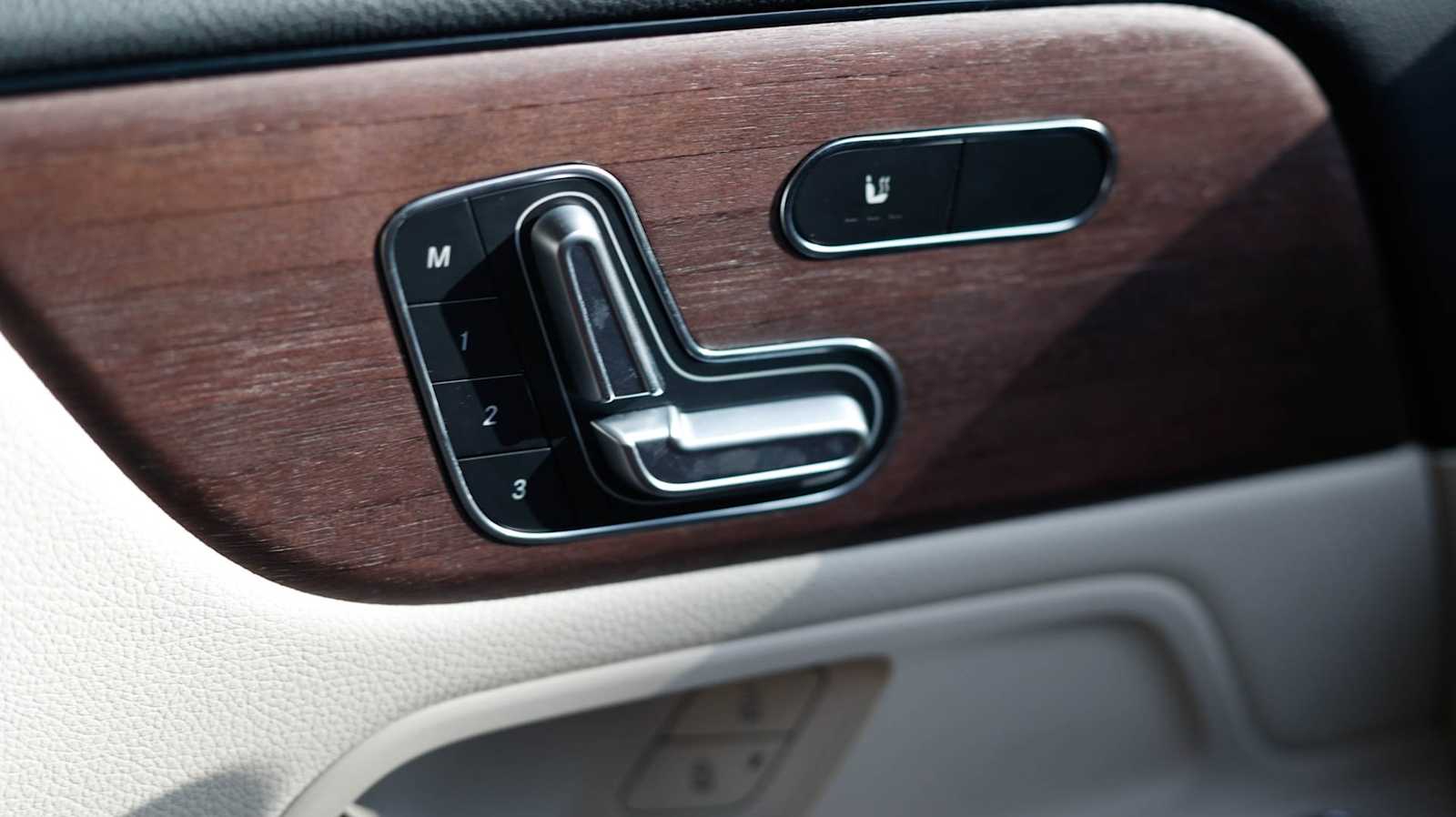 Thumbnail: 2022 Mercedes-Benz GLA - 35