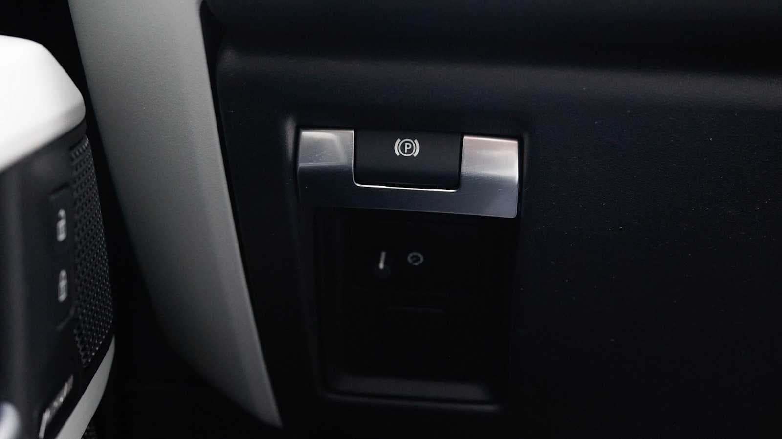 Thumbnail: 2024 Land Rover Defender - 32