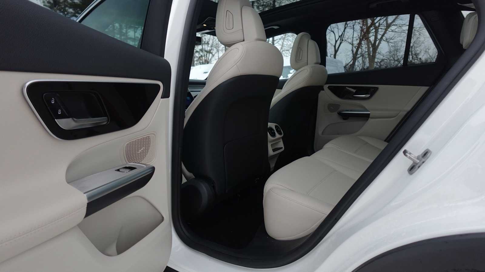 Thumbnail: 2026 Mercedes-Benz GLC - 46