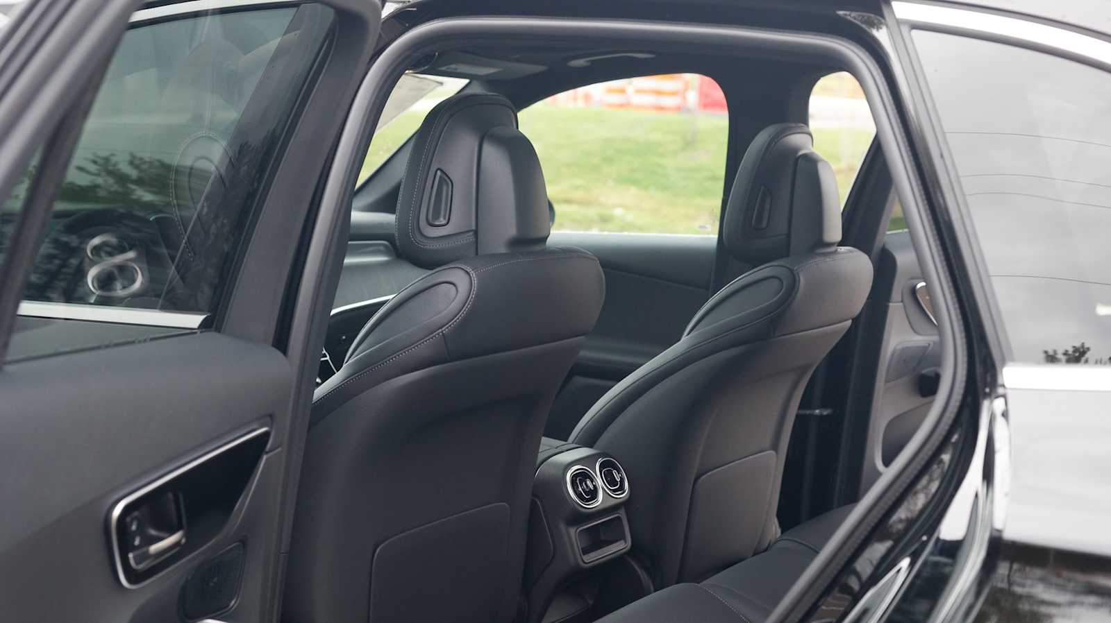 Thumbnail: 2026 Mercedes-Benz GLC - 20