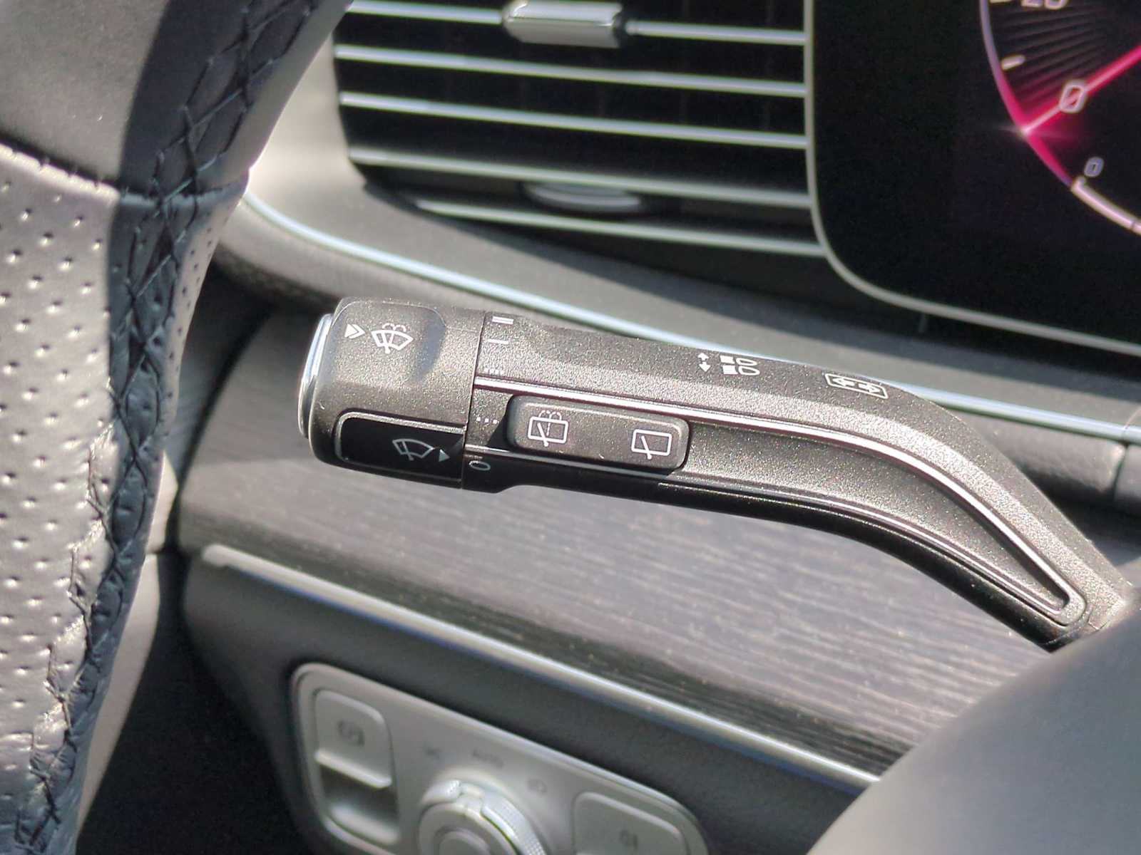 Thumbnail: 2025 Mercedes-Benz GLS - 28